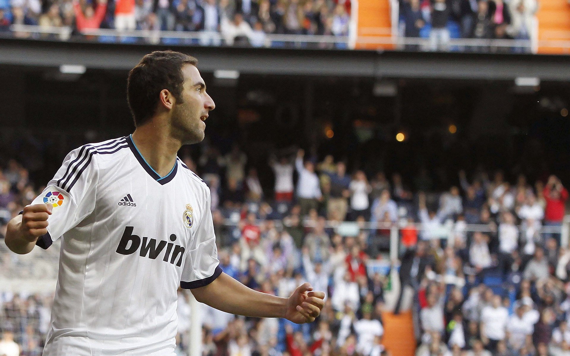 九游娱乐-掘金全队拍摄新宣传照风格大胆，掘金队员