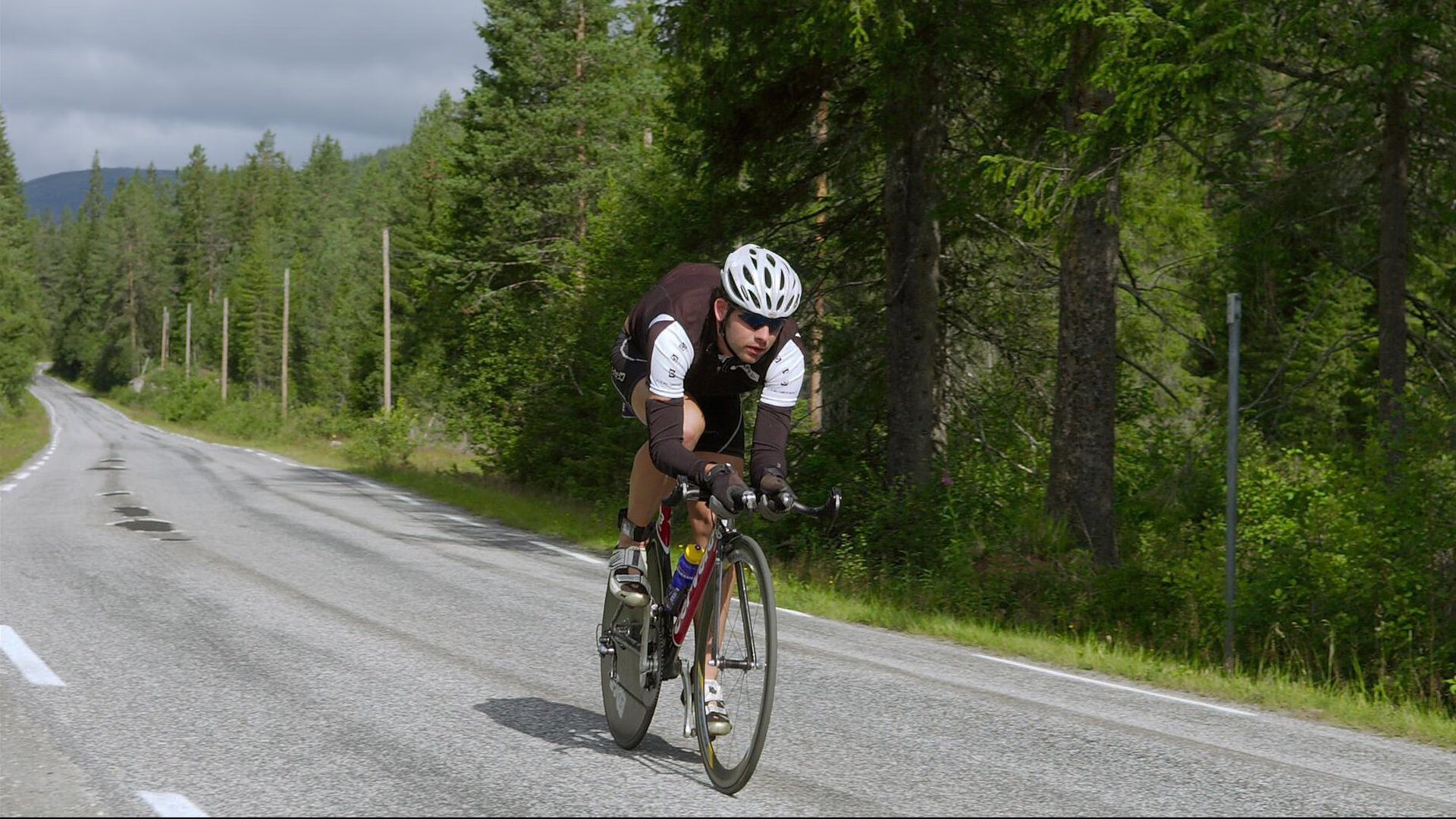 世界水球冠军杯：水中角逐的激烈竞争，水球冠军赛