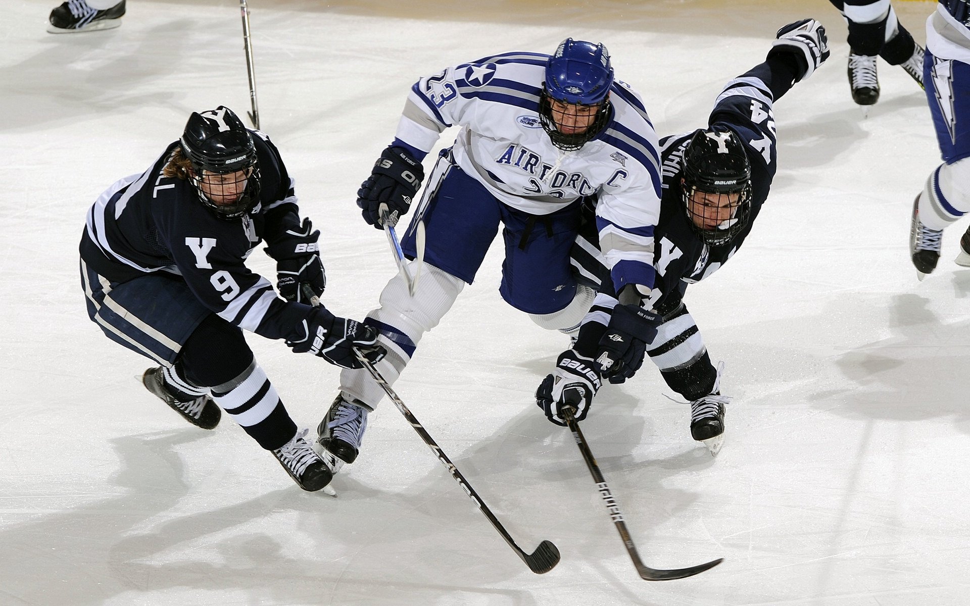 战术探秘：不同球队的核心战术揭秘，球队打法